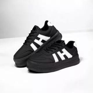 Sepatu Sneakers Kasual Bertali Sepatu Wanita Terbaru Sepatu Wanita Kekinian Sepatu Wanita sekolah Sepatu Wanita Hitam Sepatu Anak Sekolah SMP SD