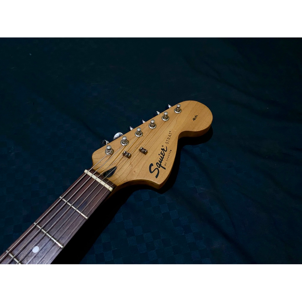 Jual gitar Squier by Fender Stratocaster Affinity MII Tahun 2000 ...