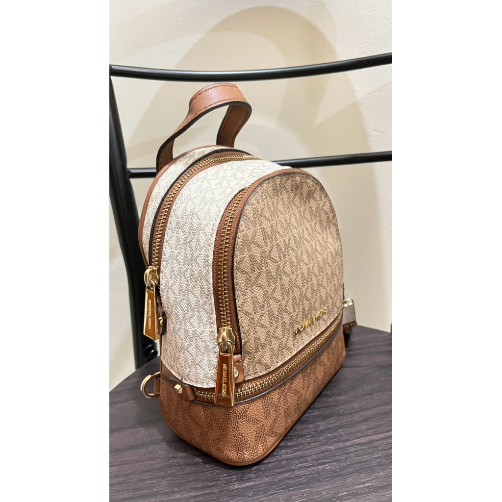 Jual preloved tas merk MK rhea mini signature bisa sling dan backpack ...