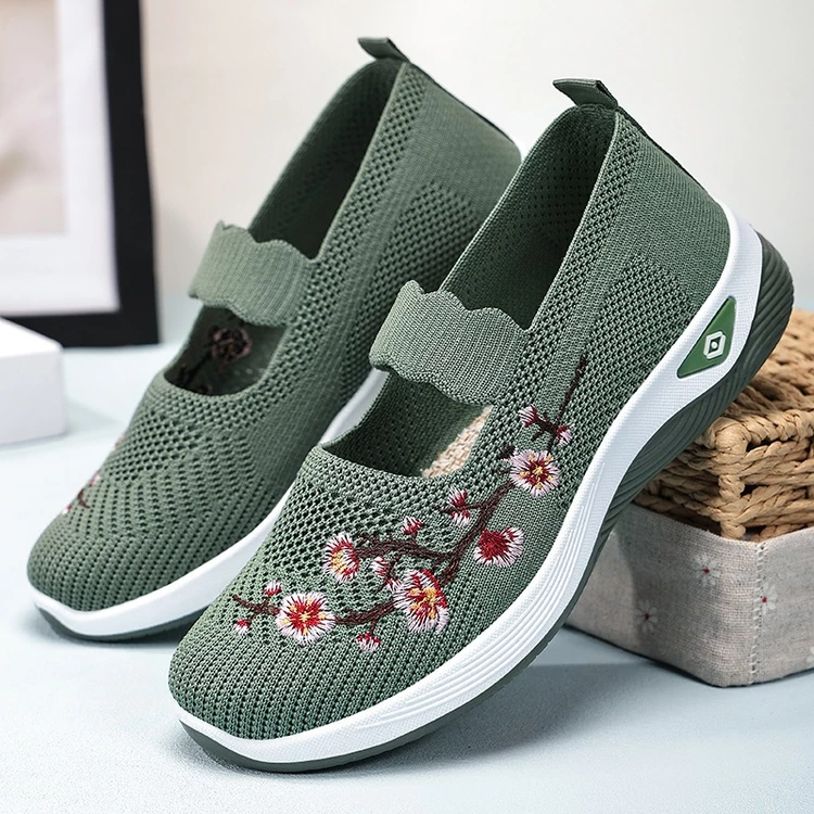 Sepatu Flat Sneakers Slip On Wanita Anti Licin