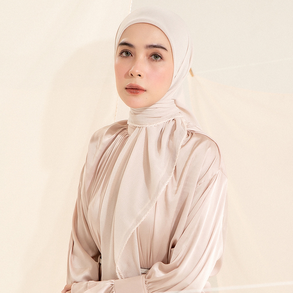 Lozy Hijab Paris Embroidery Signature Square Lozy X Hamidah (Hijab Segiempat Bahan Paris Japan Premium)
