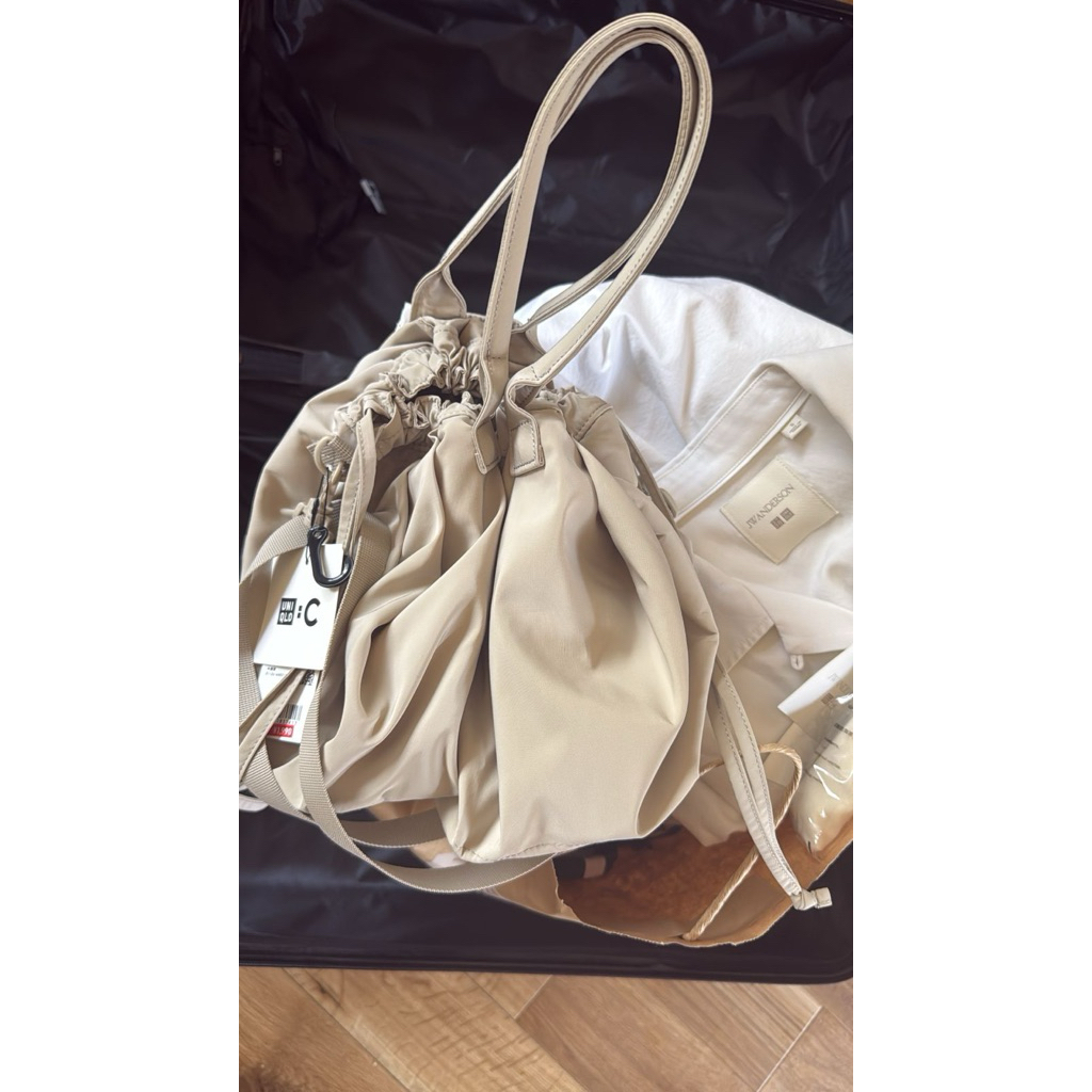 Jual DRAWSTRING BAG BEIGE BY UNIQLO | Shopee Indonesia