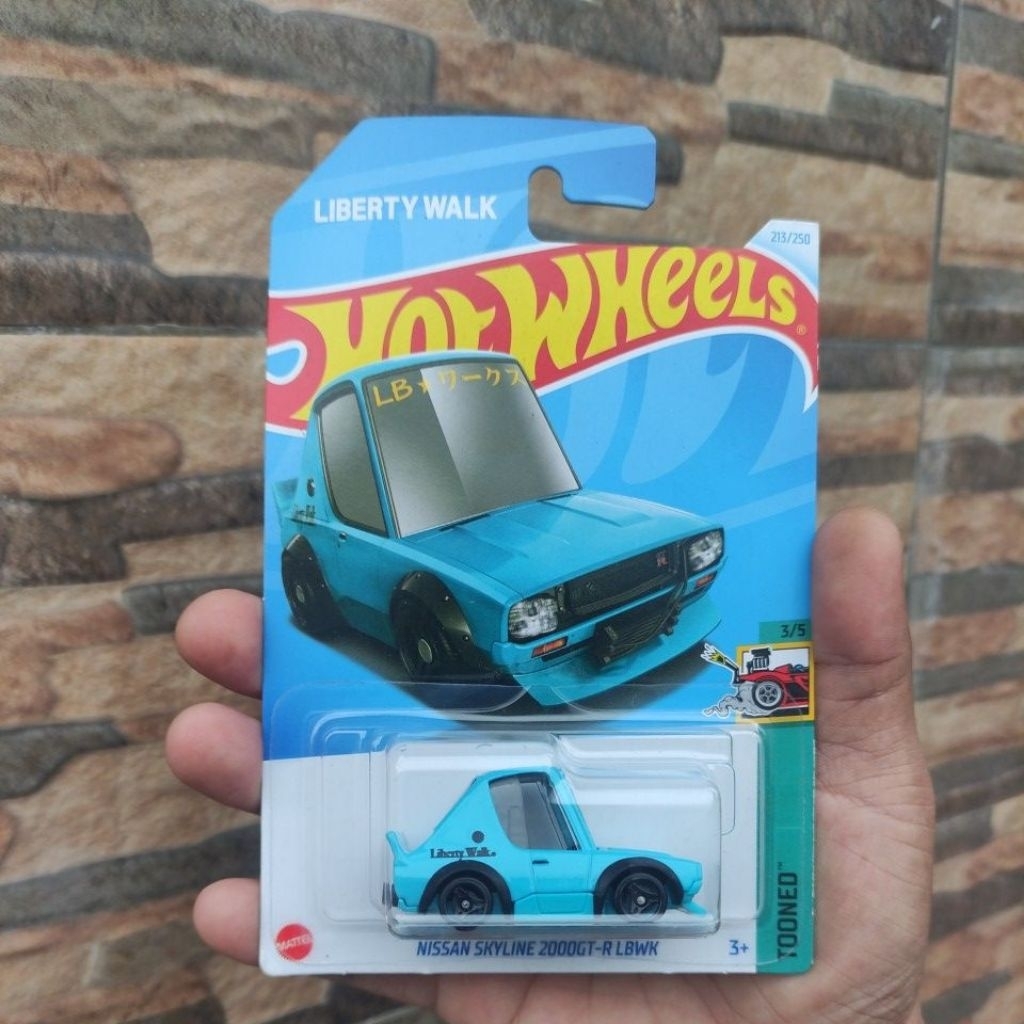Jual Hot Wheels Nissan Skyline 2000GT-R LBWK Tooned (Warna Biru Muda ...