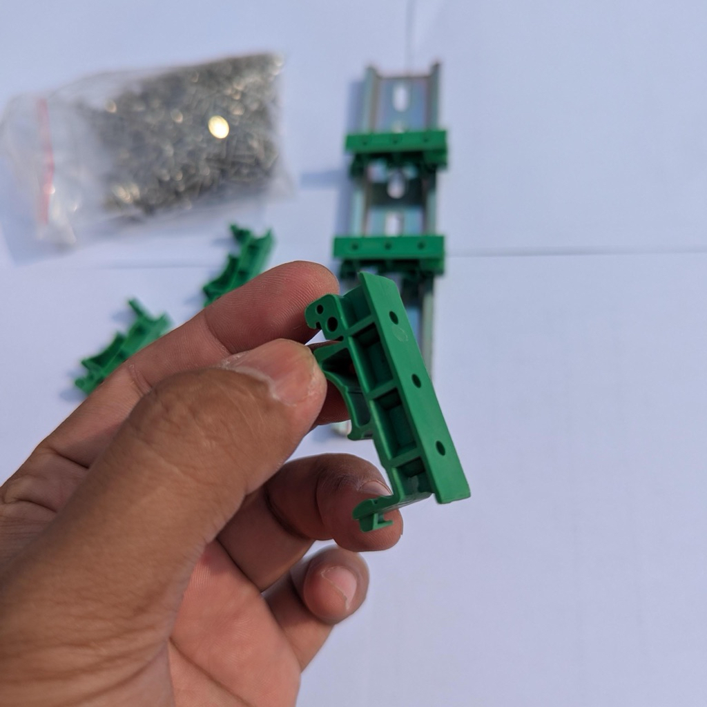 Jual Din Rail Mounting Holder Clip Include Baut Green Colour untuk PCB ...