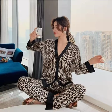 One Set Pajamas Satin Mewah Baju Tidur Wanita Busui Friendly Kancing Depan Elegan Homewear Set