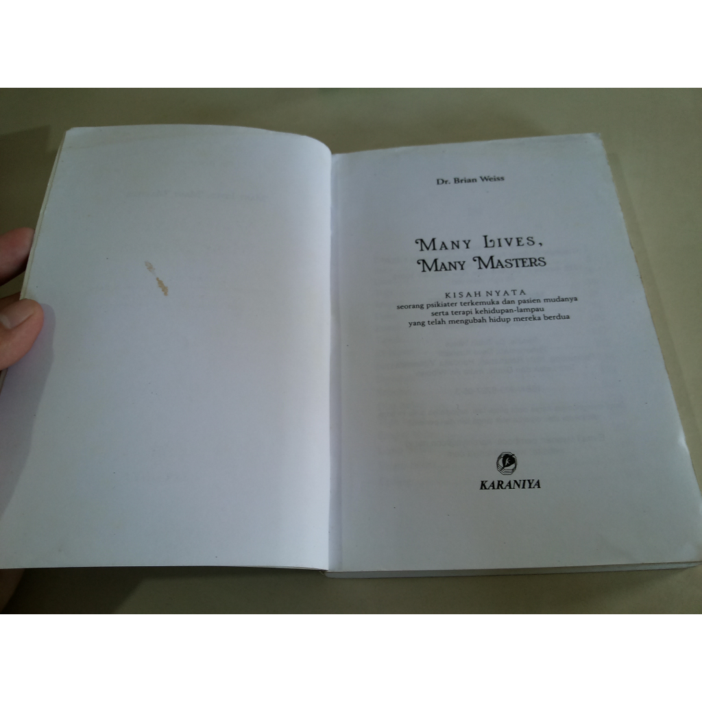 Jual Buku Many Lives Many Masters --- Dr. Brian Weiss | Shopee Indonesia