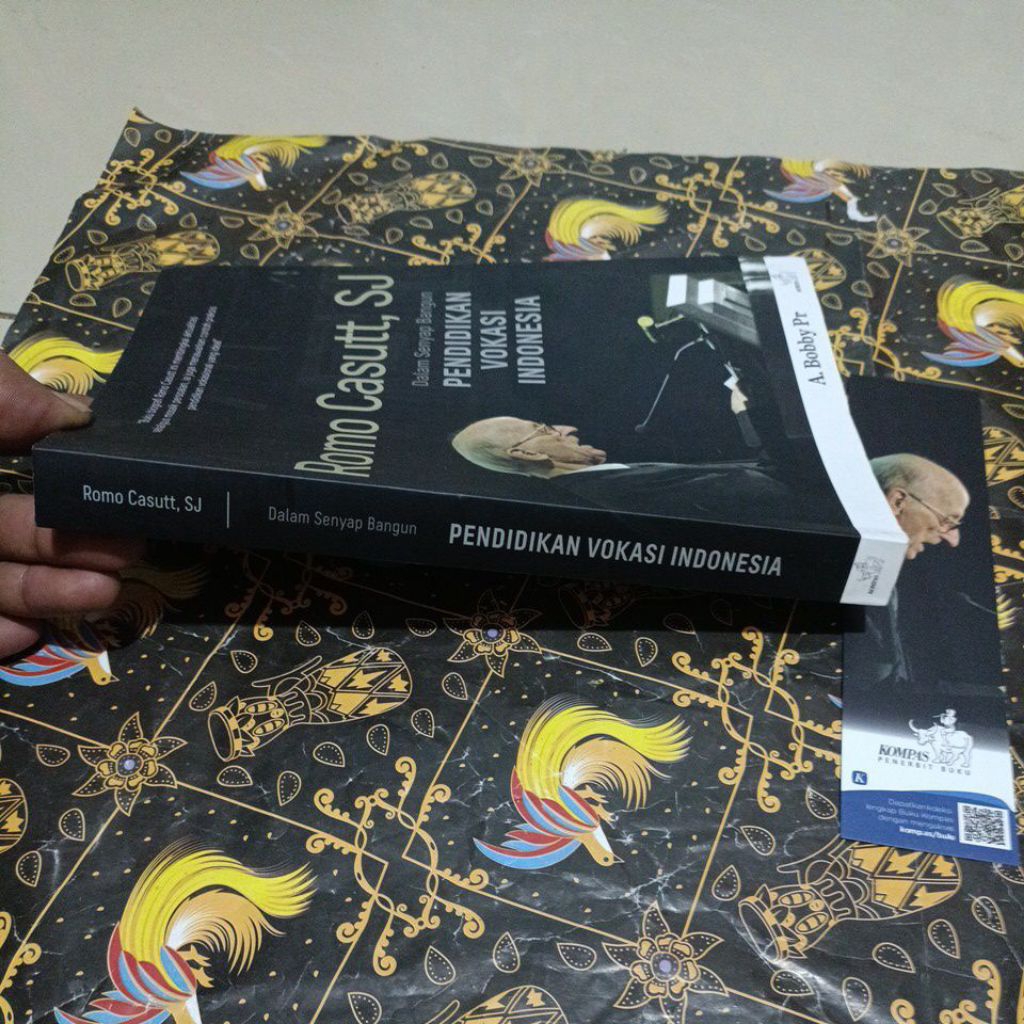 Jual Buku A Bobby Pr - Romo Casutt SJ Dalam senyap Bangun Pendidikan ...