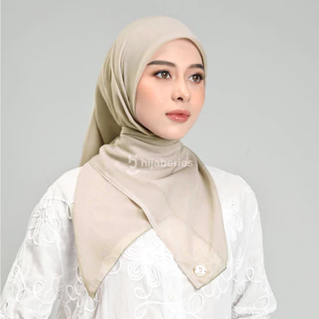 Hijaberies Paris Legend (Hijab Segi Empat 110x110 Cm)