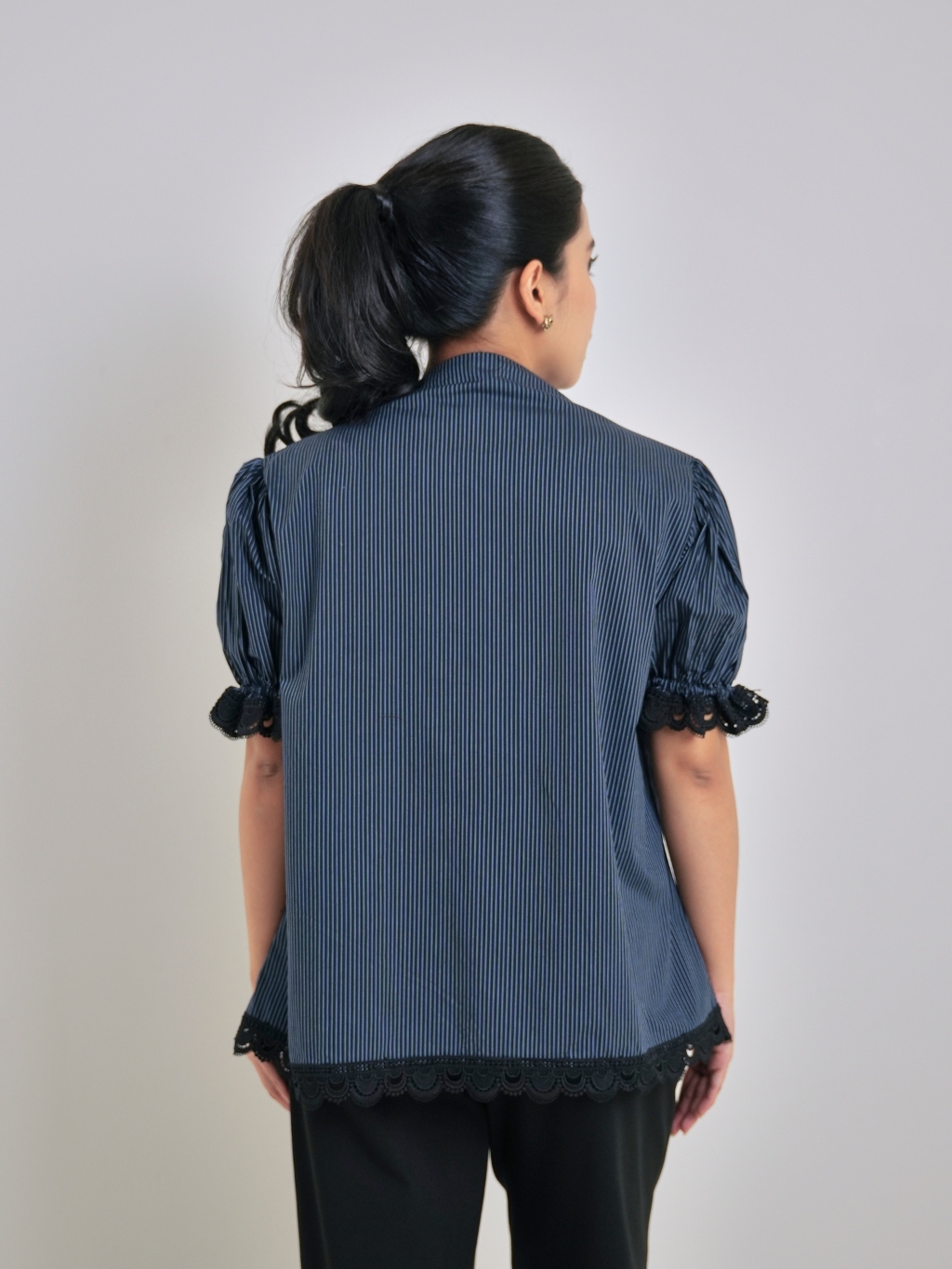 Jual STUDIO TUI - NAURA RAYA BLOUSE IN NAVY | Shopee Indonesia