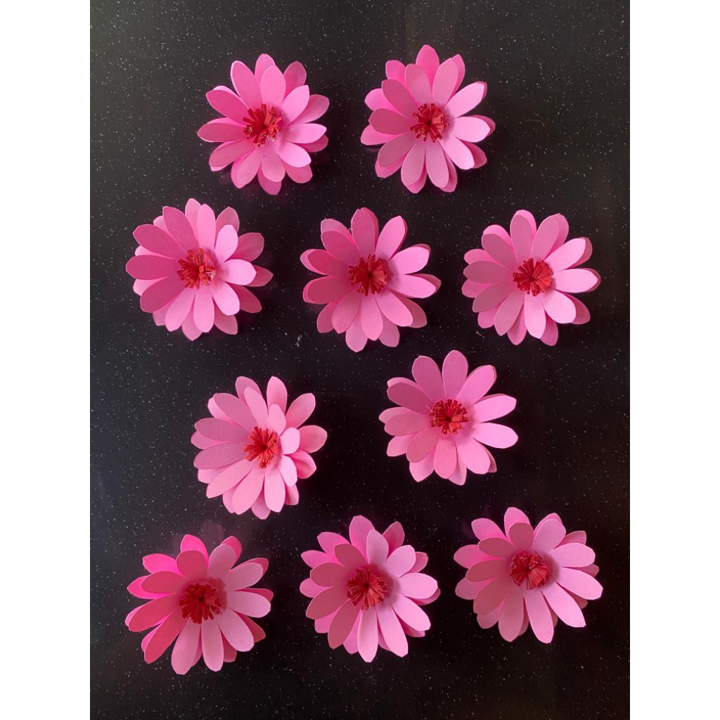 (10 pcs) BUNGA KERTAS (Ready ya kak) Hiasan papan tulis// hiasan dinding kelas / tugas prakarya / hiasan jendela kelas