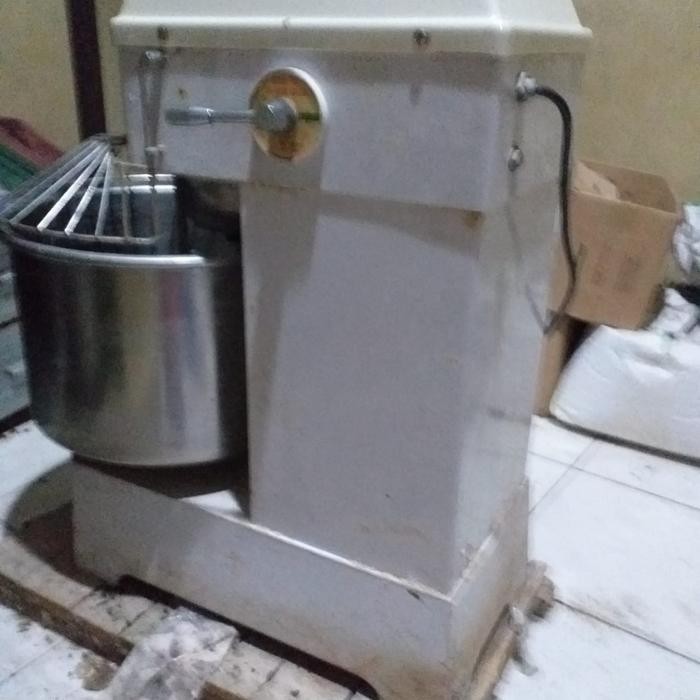 Jual BIG SALE Mixer roti type spiral ( second / bekas ) kapasitas 7 kg ...