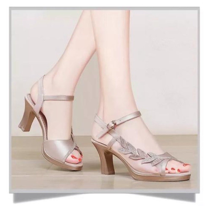 Jual Heels Wanita Terbaru 2025 Hils Simple Elegan Hells Wanita Terbaru ...