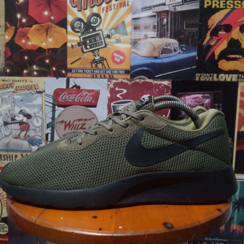 nike tanjun green mens