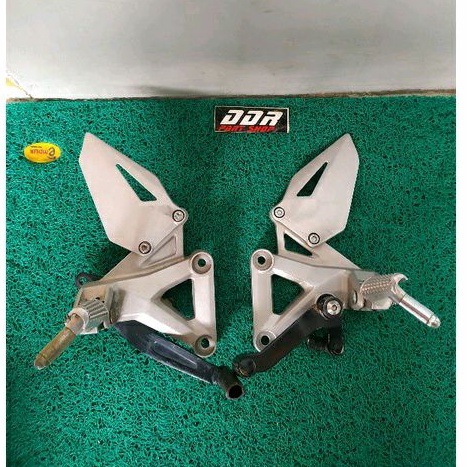 Jual footstep step depan CBR250RR CBR 250rr original | Shopee Indonesia