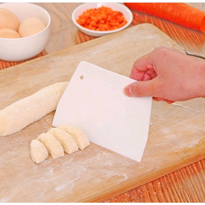 Jual ALAT PEMOTONG ADONAN DOUGH SCRAPPER CUTTER PLASTIK BAKPAU ROTI KUE ...