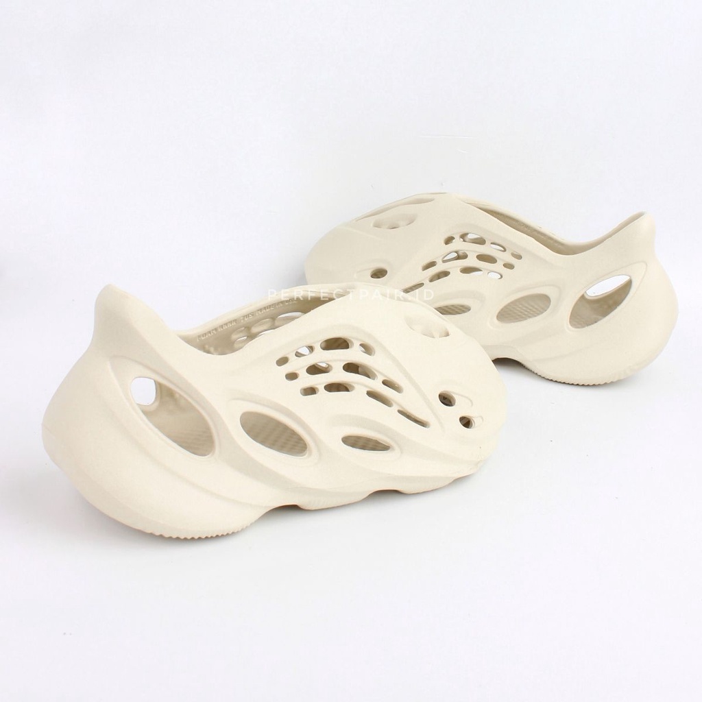 Foam Yeezy Flip Flops Adidas Yeezy Foam Runner Sand 100% Original BNIB