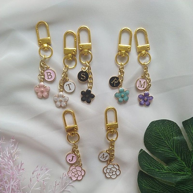 Jual Bag Charm / Keychain / Bags Charm Huruf costom Gantungan Hp ...