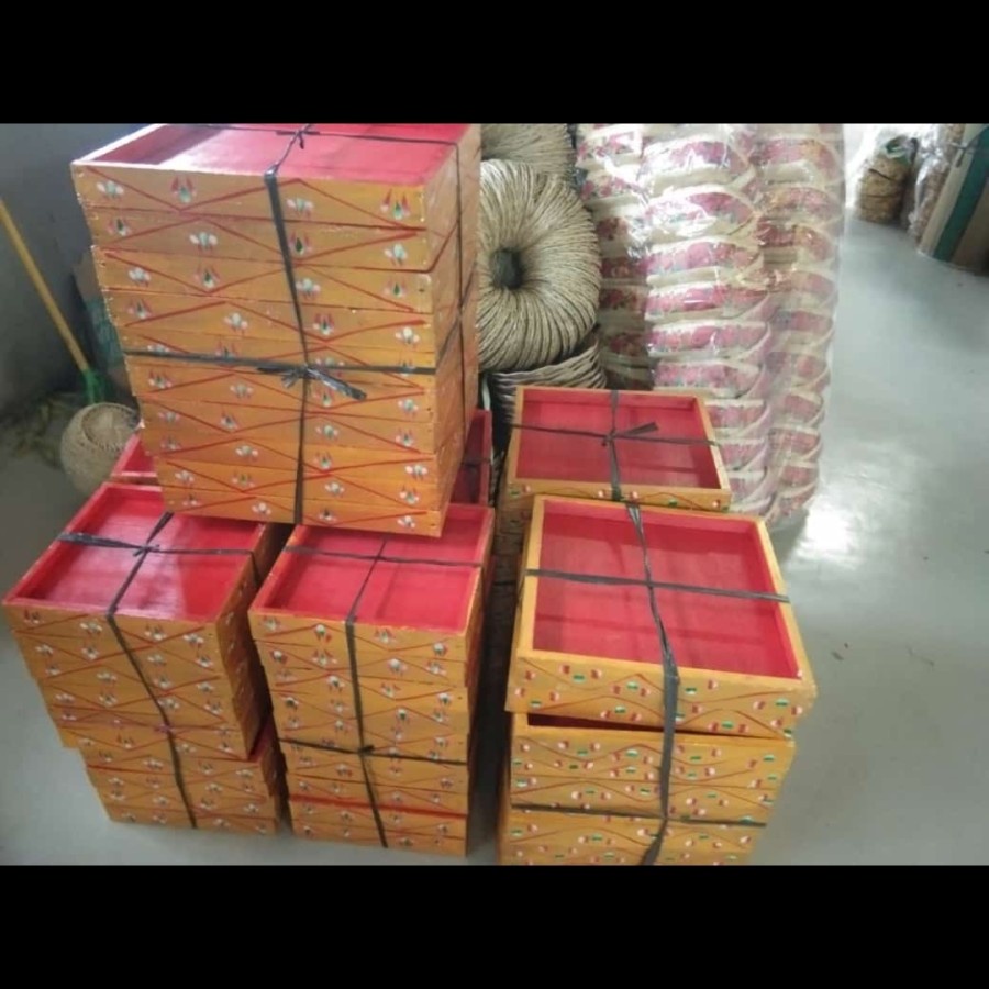 Jual Lampid kotak kayu /nare kotak kayu /tatakan banten kayu | Shopee ...