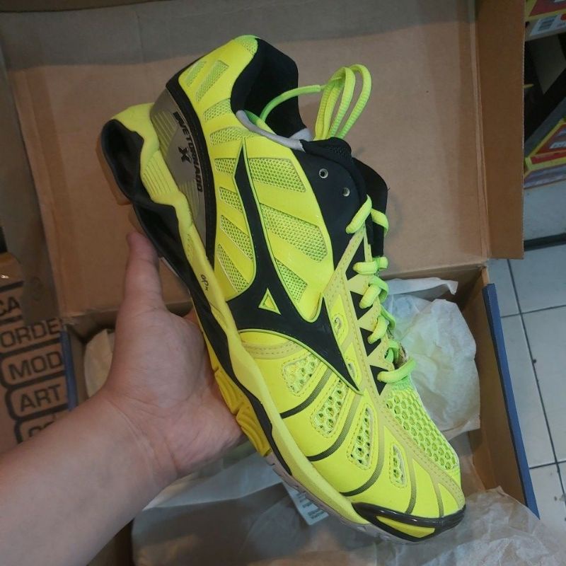 Sepatu volly mizuno tornado x sale