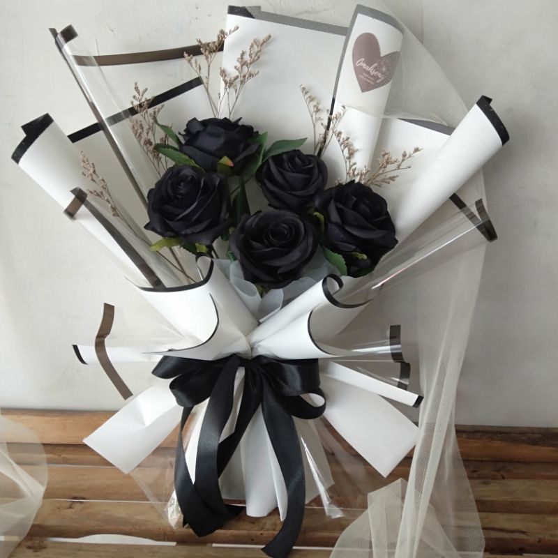 Jual buket bunga mawar hitam premium, black roses, buket wisuda cowok