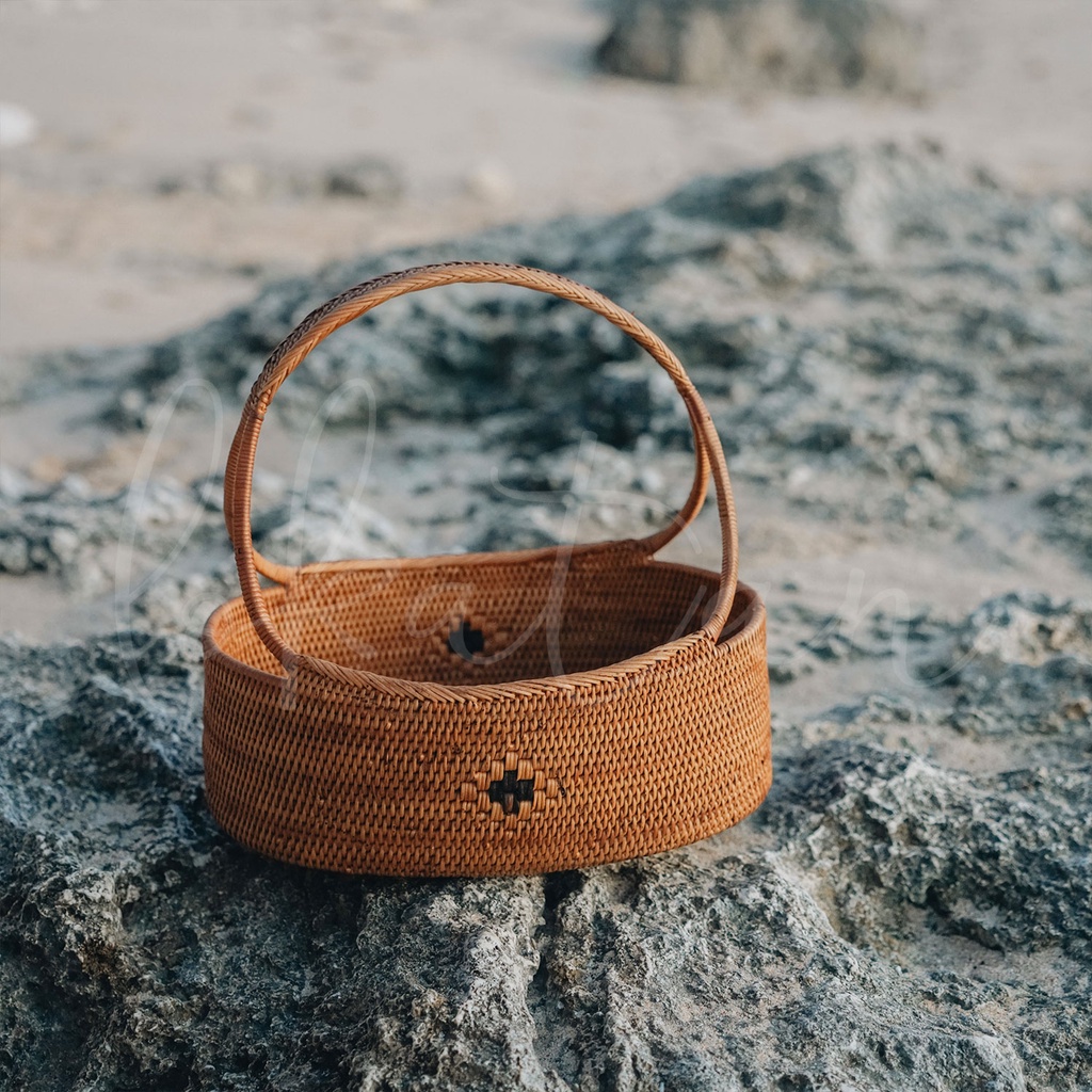 Jual FLORA - Keranjang Anyaman Rotan Bali | Rattan Picnic Basket ...