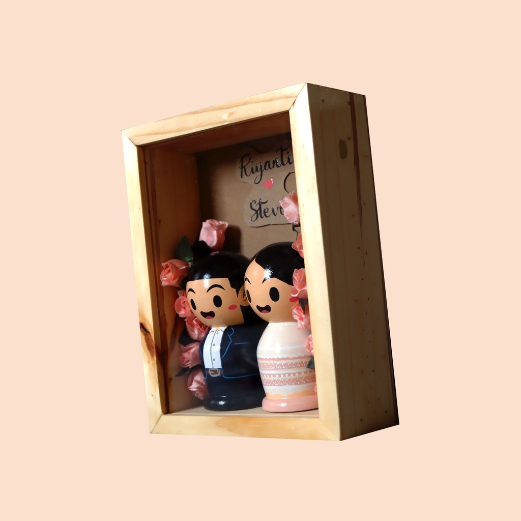 Jual Couple REGULAR MIDI with Acrylic Frame - Wedding Gift boneka kayu ...