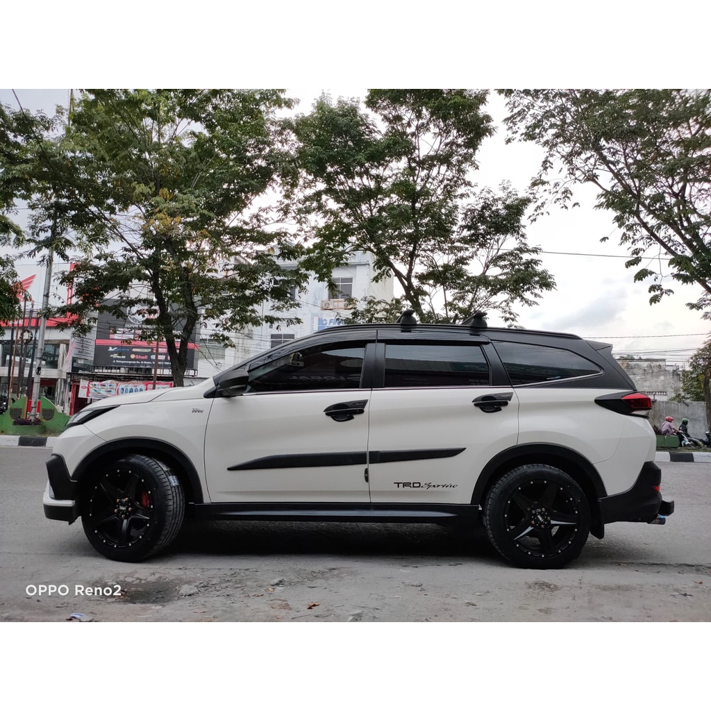 Jual Velg mobil Toyota Rush ring 18X8 H5X114,3 ET35 hsr LANDMARK ...