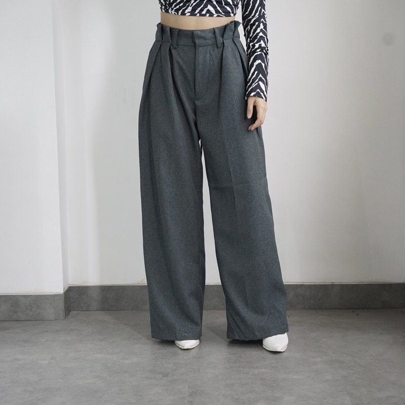 Wide-Leg Trousers: Celana Panjang Lebar Yang Elegan Dan Serbaguna Untuk Segala Gaya