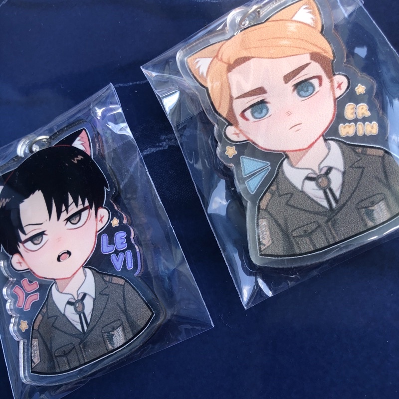 Jual keychain erwin levi attack on titan fanmerch | Shopee Indonesia