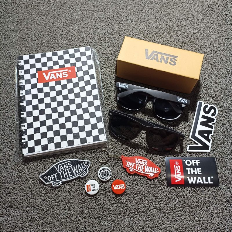 Kacamata vans off the wall hotsell