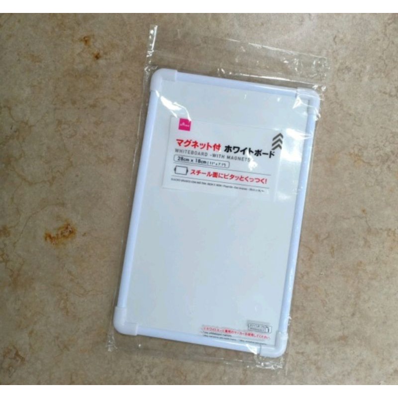 Jual Daiso Papan Tulis Kecil dengan Di Belakang Bisa Tempel Di Kulkas Whiteboard