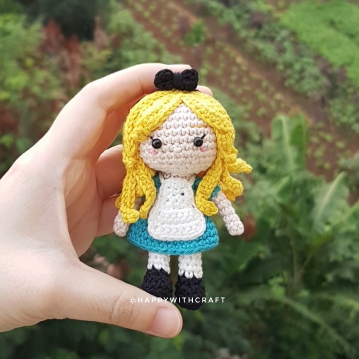 Jual BONEKA RAJUT / AMIGURUMI ALICE IN WONDERLAND RX407 | Shopee Indonesia