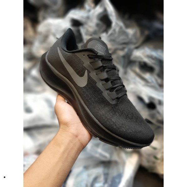 pegasus 37 triple black