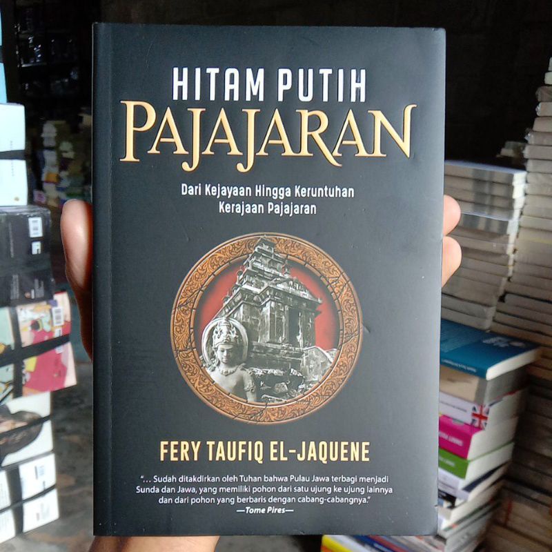 Jual BUKU SEJARAH HITAM PUTIH PAJAJARAN, DARI KEJAYAAN HINGGA