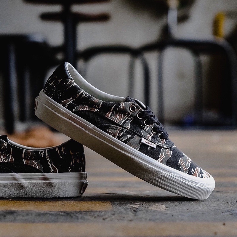vans era tiger camo