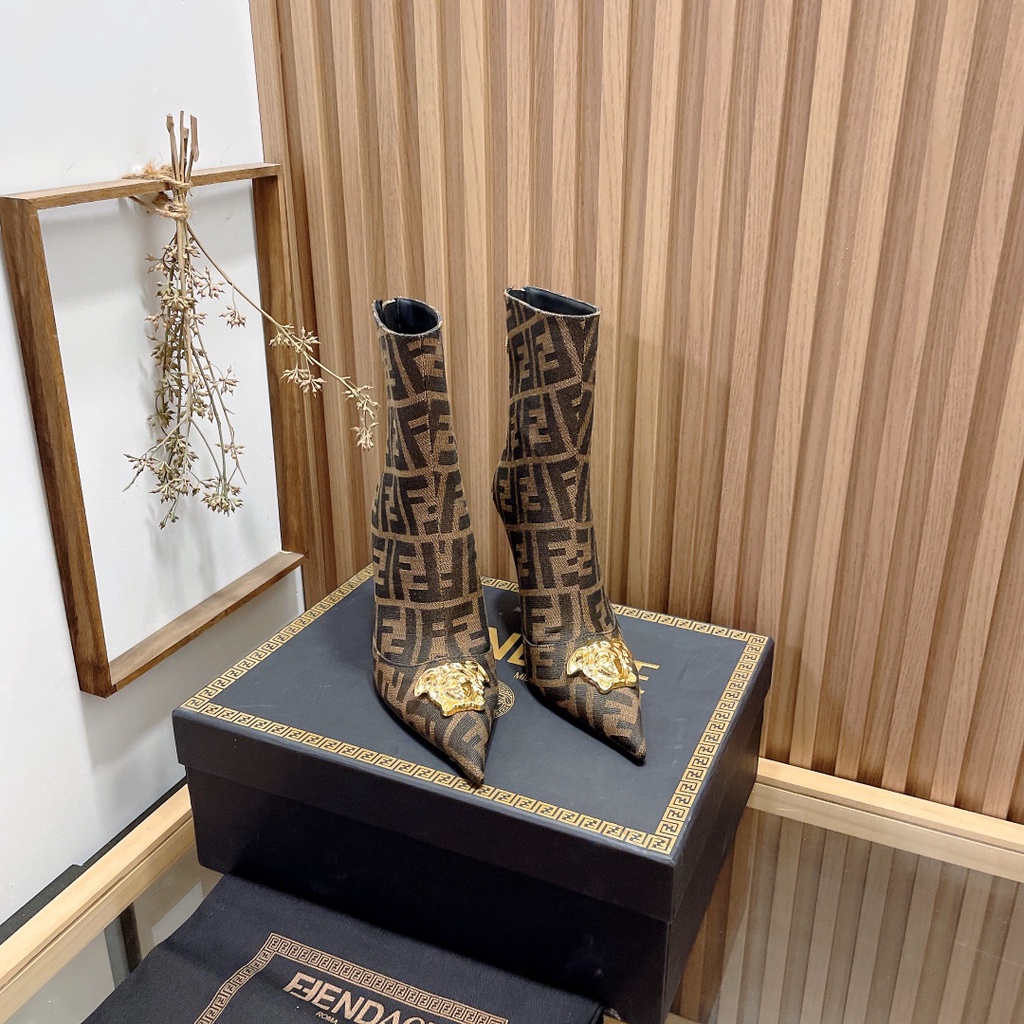 FENDI フェンディ ローマ アモール スニーカー 7E1230 7 26cm Jual