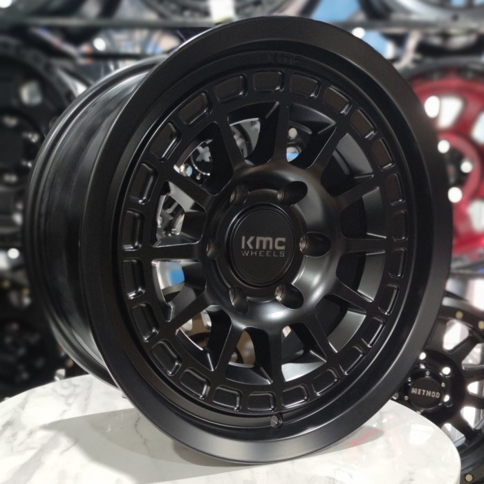 Jual VELG ORI KMC KM719 RING 17cocok untuk mobil Land Cruiser Pajero ...