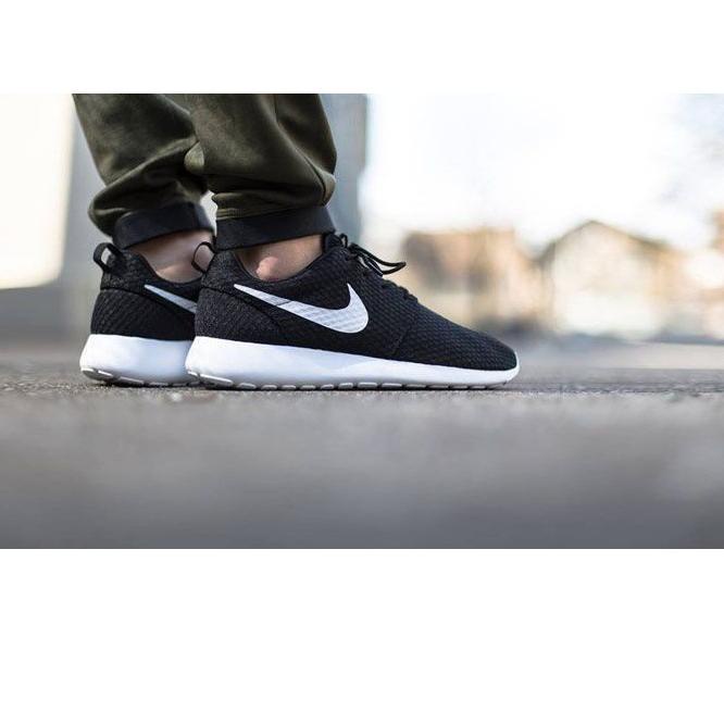 nike roshe run harga