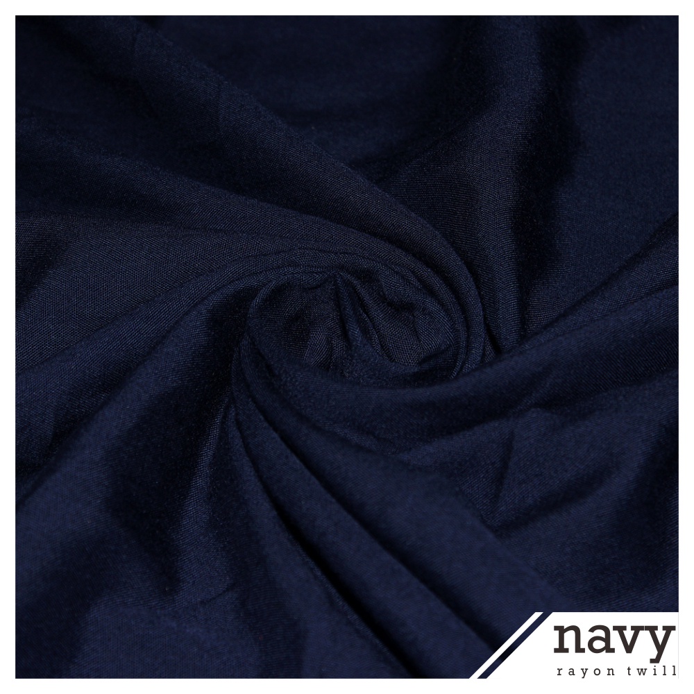 Төсекте жартылай жалаңаш қыздардың эротикалық суреттері