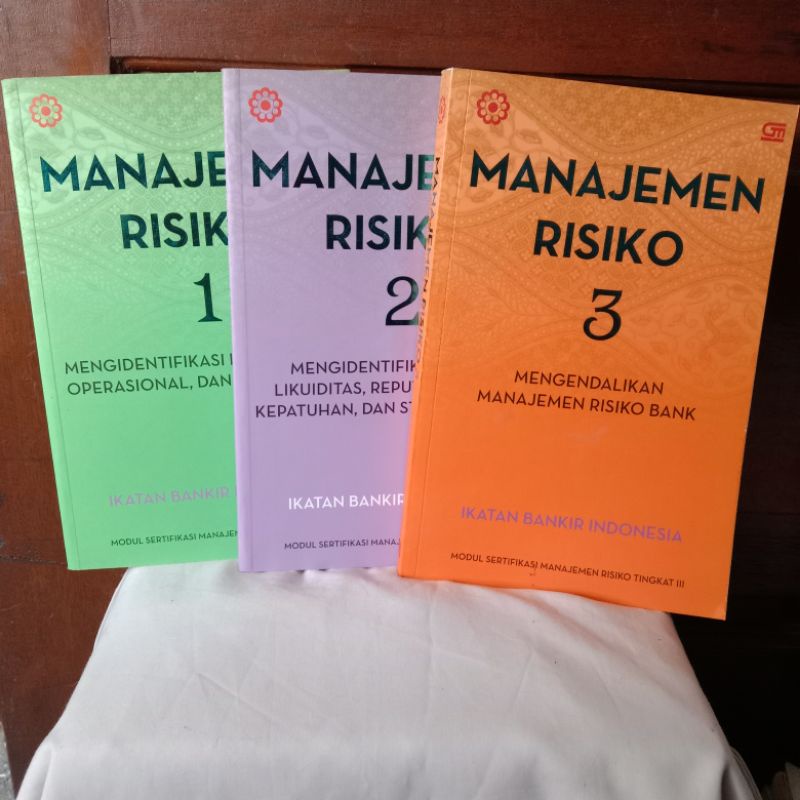 Jual MANAJEMEN RESIKO JILID 1, 2,3 OLEH IKATAN BANKIR INDONESIA ...