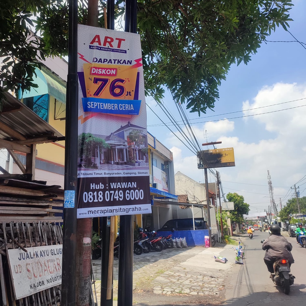 Jual CETAK BANNER TIANG PENUNJUK ARAH - BANNER RONTEK POHON PINGGIR