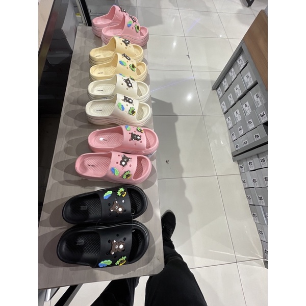 Sandal merk crocs shop