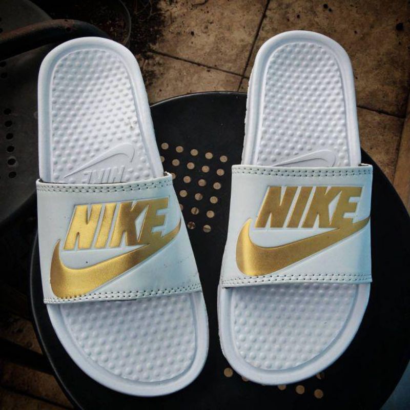 sandal nike benassi swoosh