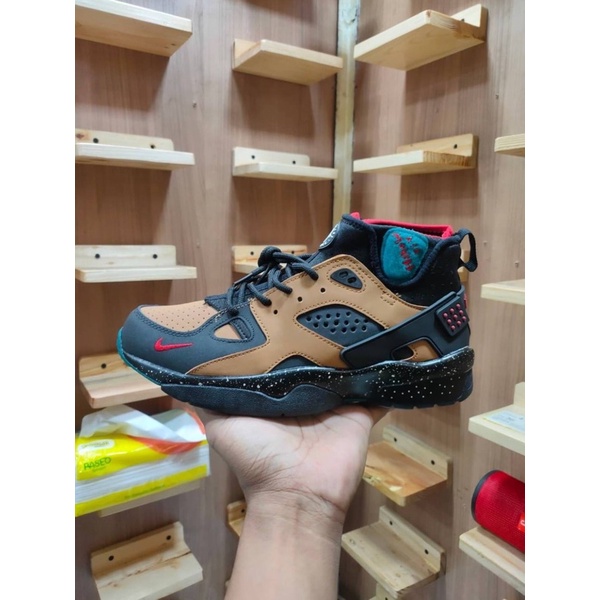Nike Air guarantee Huarache ACG Inspired Women