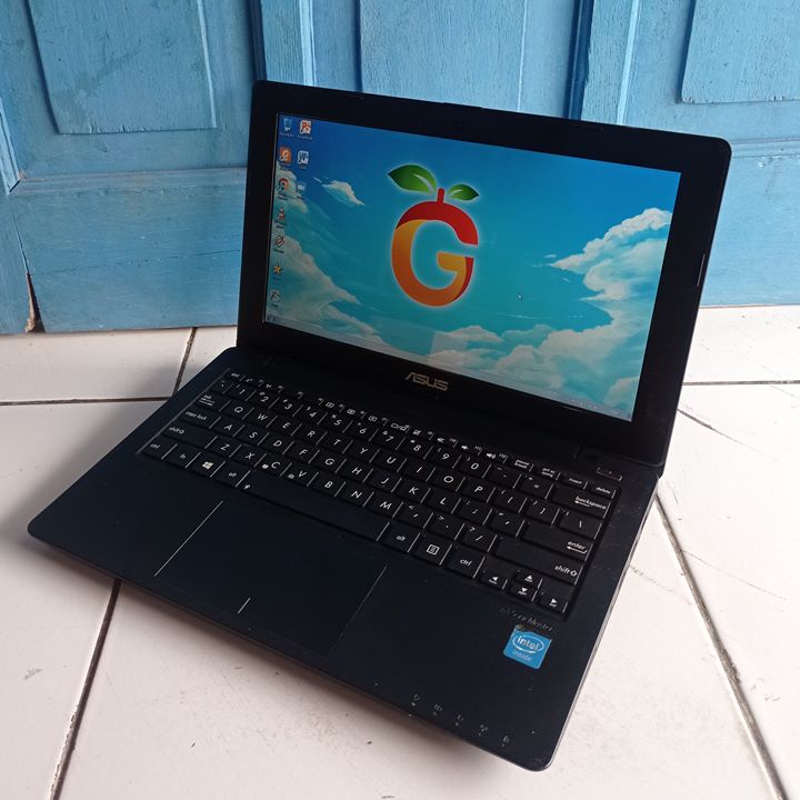 Jual Notebook Asus X200CA Warna Biru Blue Slim Intel Celeron 1007U RAM ...
