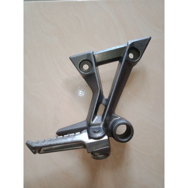 Jual Foot step Postep belakang kanan Kawasaki Ninja 250 fi original ...