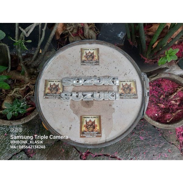 Jual Logo Emblem Tangki Suzuki Trs A Original Emblem Tangki Suzuki A Emblem Tangki Trs