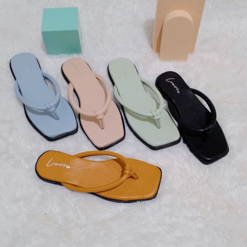 sandal plat