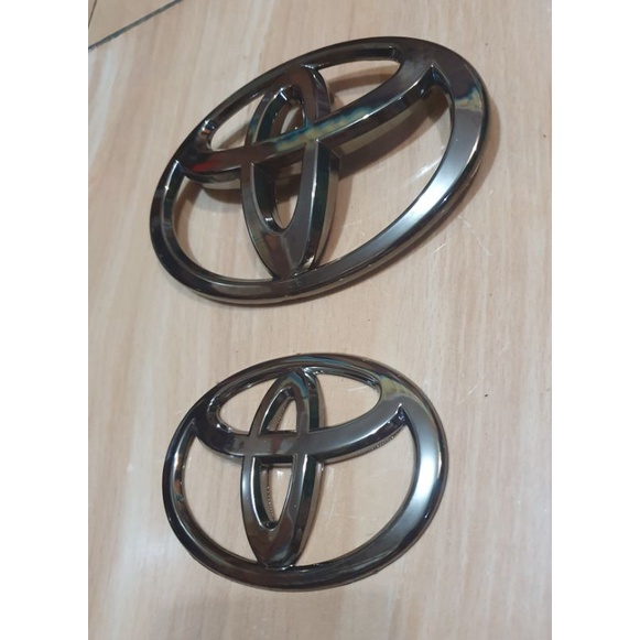 Jual Emblem Logo Lambang Toyota Innova Reborn Blackchrome Black Chrome Shopee Indonesia