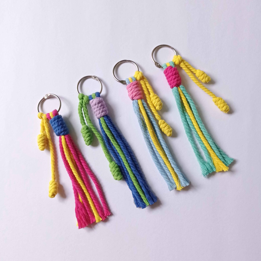 Jual (D) Macrame Bag Charm / gantungan kunci / hiasan tas macrame pop ...